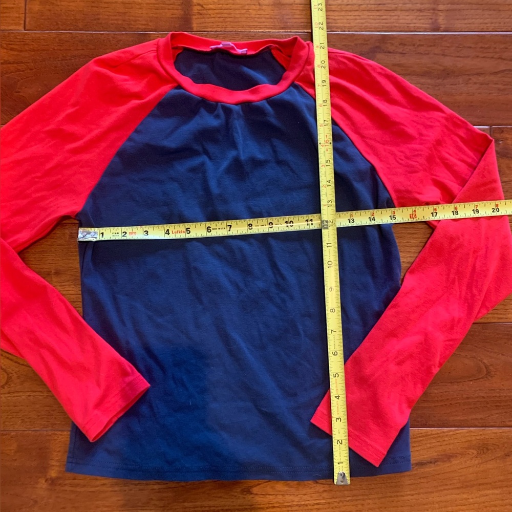 edikted Tee Women’s L Tommi Raglan Red Blue Colorblock Crew Long Sleeve T-Shirt - Picture 4 of 9